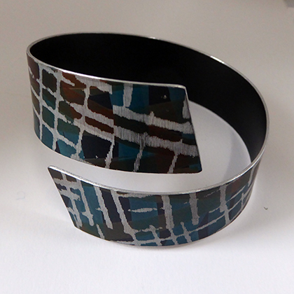 strip bangle